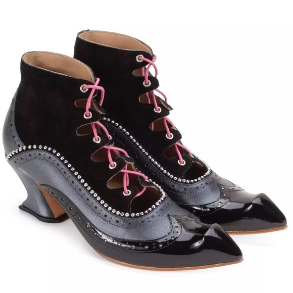 John Fluevog CLASSY GERMAINE LACE-UP ANKLE BOOTS Size 8 - Picture 1 of 16